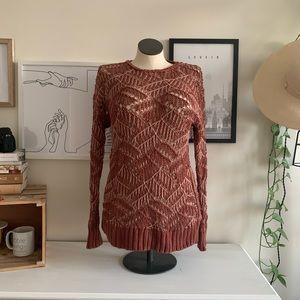 Universal thread medium sweater like new